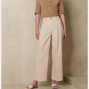 Banana Republic High Rise Wide Leg Cropped Jean Pleated Ecru Neutral Size 29 NWT